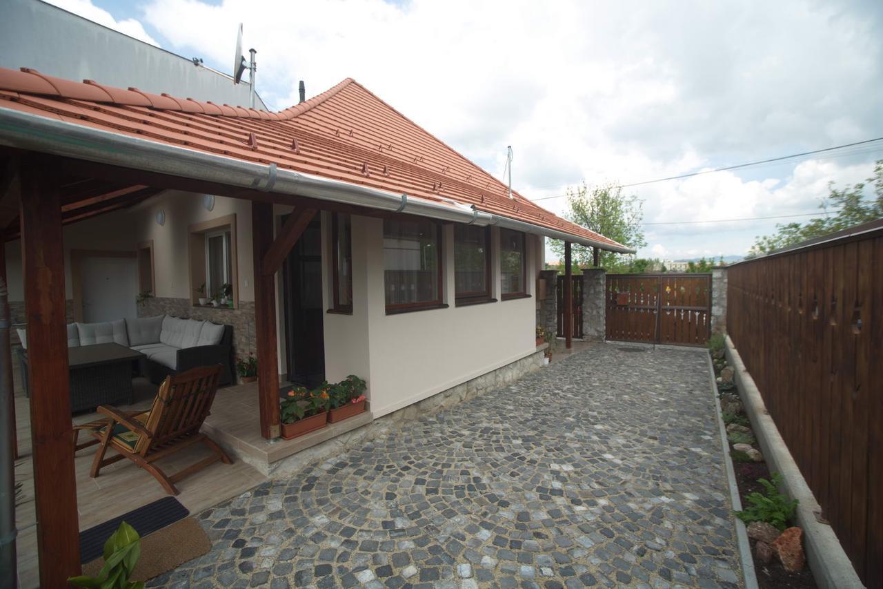 Holiday Home Podium Eger Ngoại thất bức ảnh